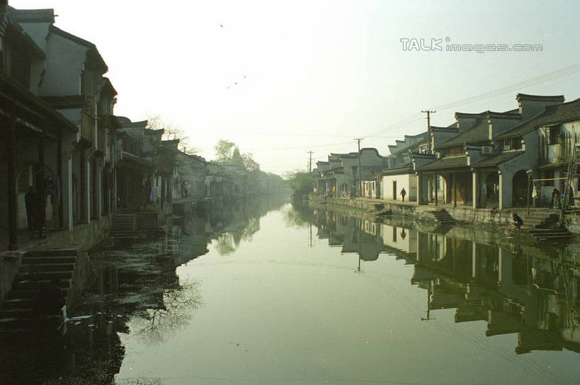 无人,家,横图,室外,白天,正面,旅游,度假,河流,美景,水,植物,中国,亚洲,许多,阴影,光线,影子,房屋,屋子,河水,景观,水流,娱乐,江苏,苏州,民居,住宅,树,树木,蓝色,绿色,倒影,蓝天,天空,阳光,自然,天,享受,休闲,景色,放松,水乡,生长,成长,自然风光,东亚,江苏省,苏州市,中华人民共和国,华东地区,苏,木渎,木渎古镇,木渎镇,彩图,房子,yzdzj1