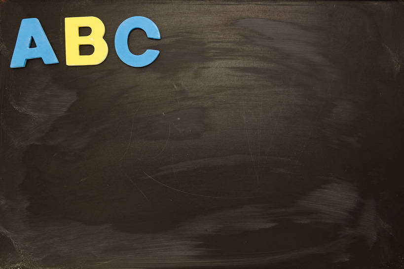 无人,横图,室内,特写,白天,正面,静物,一排,黑色背景,整齐,装饰,英文,标志,文字,字符,字母,标识,排列,三个,黄色,蓝色,黑板,教学,摄影,影棚,英文字母,华丽,修饰,点缀,队列,衬托,美观,雅致,雅观,耐磨,教学黑板,冰箱贴,彩图,影棚拍摄,拍摄,磁贴