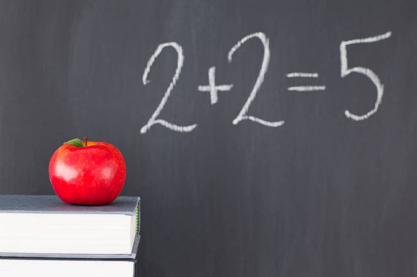 无人,学校,横图,室内,特写,白天,正面,苹果,书籍,水果,新鲜,生食,食品,果实,校园,食物,一个,红色,黑板,书本,红苹果,教室,教学,有机食品,绿色食品,单个,两本,书写,课堂,耐磨,誊写,教学黑板,书,图书,彩图