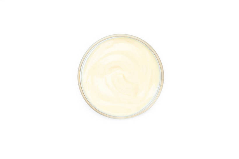 无人,横图,俯视,室内,特写,白天,白色背景,玻璃,阴影,反射,影子,调料,酱料,酱汁,佐料,美乃滋,调味品,调味料,酱,玻璃制品,容器,碗,摄影,影棚,储藏,储存,蛋黄酱,蛋黄沙拉酱,调味油,彩图,高角度拍摄,影棚拍摄,拍摄,贮存