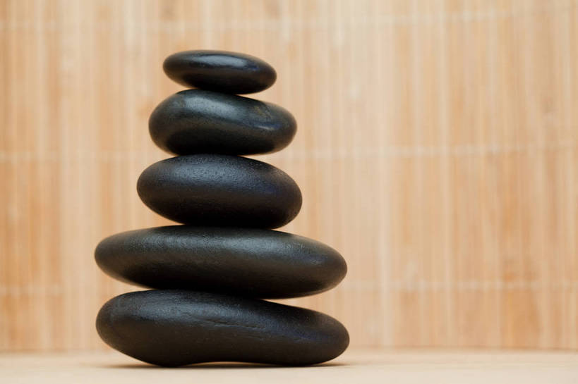 无人,横图,室内,特写,白天,正面,按摩,美容,石头,静物,五个,一排,许多,护肤,阴影,整齐,反射,石子,影子,排列,黑色,保养,享受,休闲,鹅卵石,放松,保健,堆,队列,按摩石,养颜,热石疗法,石块,彩图