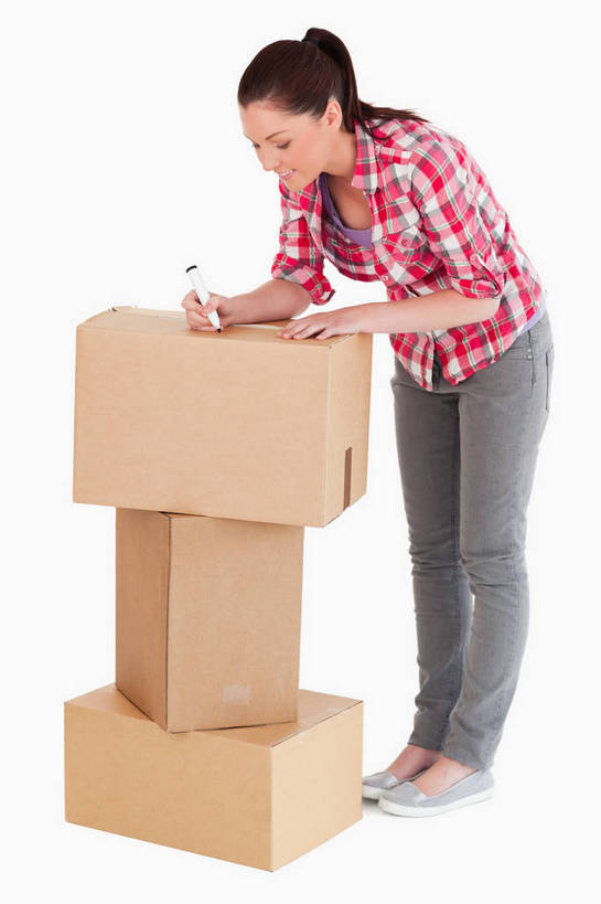 西方人,一个人,站,竖图,室内,白天,白色背景,侧面,欧洲,欧洲人,仅一个年轻女性,仅一个女性,仅一个人,弯腰,握,阴影,服装,反射,包装,笔,影子,纸箱,注视,休闲装,三个,衣服,容器,箱子,低头,观察,看,站着,休闲,休闲服,握着,摄影,服饰,影棚,观看,一支,察看,美容工具,关注,纸板箱,化妆笔,包装箱,化妆工具,弯身,垂头,年轻女性,女人,女性,白种人,站立,彩图,全身,影棚拍摄,拍摄