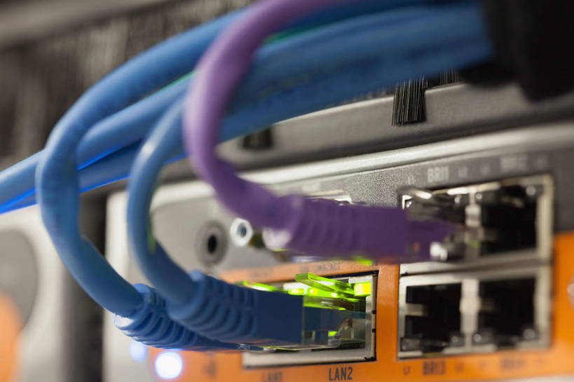 无人,横图,室内,特写,白天,正面,通讯,数据,静物,一排,许多,阴影,朦胧,模糊,整齐,并列,并排,电力,反射,传输,电线,线,影子,电能,很多,线路,排列,电,电源,电源线,数据线,队列,USB线,能量,平行,线缆,彩图,USB数据线