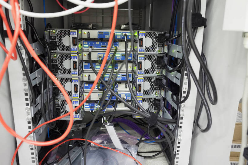 无人,横图,室内,白天,正面,通讯,服务器,数据,静物,阴影,环绕,缠绕,反射,传输,影子,网线,水晶头,纠缠,线缆,软件,彩图,计算机软件,伺服器