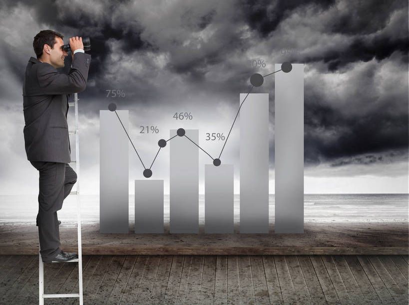 西方人,一个人,无人,商务人士,商务男性,站,攀登,横图,室内,白天,侧面,鞋,衬衫,数码,数据,仪器,科技,鞋子,欧洲,欧洲人,仅一个男性,仅一个人,一把,眺望,握,阴影,套装,检查,研究,反射,分析,科学,曲线,网络,木板,梯子,图表,望远镜,阶梯,木梯,乌云,云,阴天,云朵,桥,表格,皮革,木桥,高光,几何,计算机图形,合成,云彩,注视,栈桥,仅一个年轻男性,一个,天空,天,观察,看,站着,爬,清晰,探索,握着,K线图,放大,单个,观看,上升,人行桥,木板桥,仔细,统计,电脑合成图,数码合成图,折线,科研,察看,科学技术,瞭望,昏暗,聚焦,阴沉,合成图,关注,指标,销售,目标,商务装,业绩,柱状图,折线图,工薪阶层,远视镜,瞭望镜,写实,具体,具象,光学,清楚,登高,双筒镜,双筒望远镜,K线,蜡烛图,男人,男性,年轻男性,白种人,白领,上班族,攀爬,站立,彩图,全身,衬衣,皮鞋,长条图,条图,条状图,光学仪器,千里镜