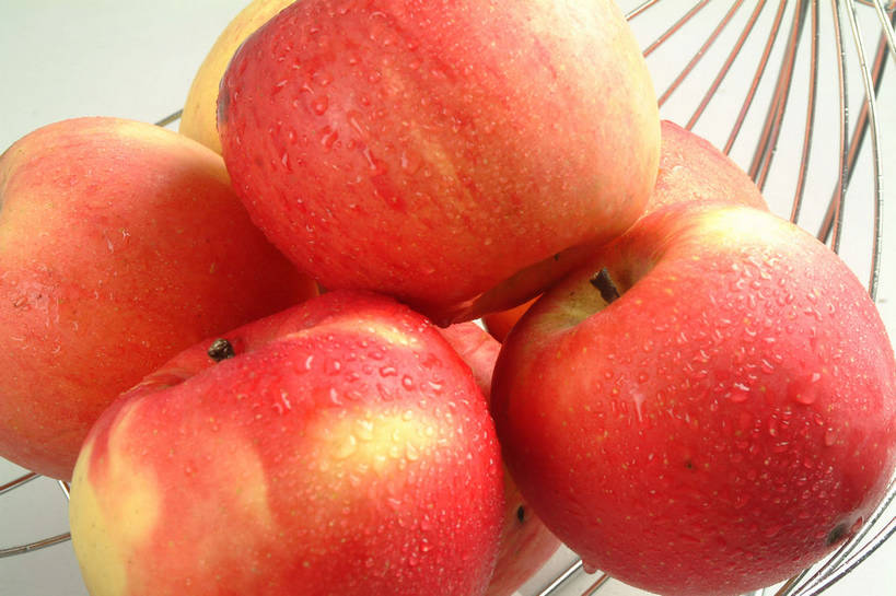 无人,横图,俯视,室内,特写,白天,餐桌,桌子,苹果,水果,一堆,许多,阴影,堆叠,堆积,新鲜,反射,影子,生食,食品,果实,很多,食物,红色,红苹果,有机食品,绿色食品,餐台,堆,彩图,高角度拍摄,shjb1