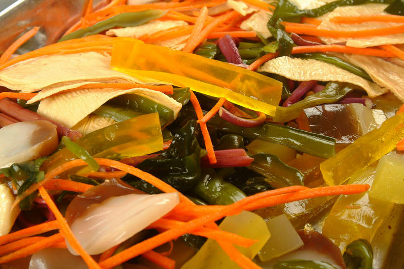 无人,横图,俯视,室内,特写,白天,烹饪,中餐,萝卜,胡萝卜,蔬菜,金属制品,一堆,阴影,堆叠,堆积,新鲜,反射,金属,影子,料理,食品,菜肴,美食,食物,一个,容器,碗,中式,佳肴,有机食品,绿色食品,单个,中华料理,储藏,堆,储存,黄萝卜,番萝卜,红萝卜,甘荀,彩图,高角度拍摄,丁香萝卜,胡芦菔金,金笋,贮存,shjb1