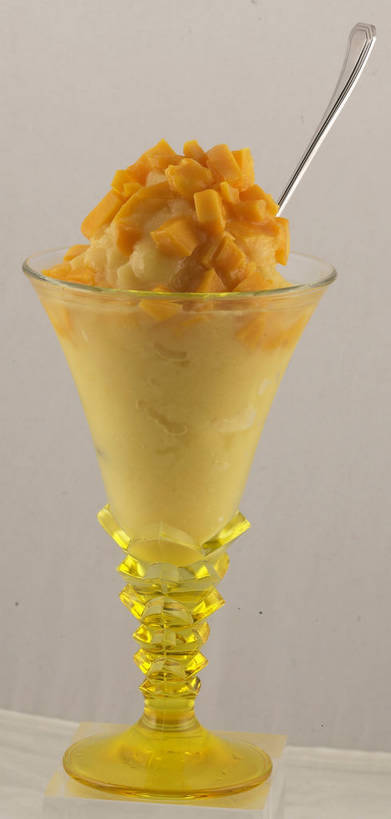 无人,竖图,室内,特写,白天,正面,餐桌,桌子,杯子,水果,一把,一堆,阴影,堆叠,堆积,灰色背景,新鲜,反射,影子,勺子,生食,食品,冰激凌,果实,清凉,玻璃制品,食物,一个,黄色,水杯,调羹,汤匙,冷饮,舒服,橙色,冰淇淋,摄影,有机食品,绿色食品,影棚,单个,餐台,堆,解暑,解渴,摄影棚,雪糕,舒爽,冰糕,消暑,玻璃杯,彩图,影棚拍摄,拍摄,shjb1