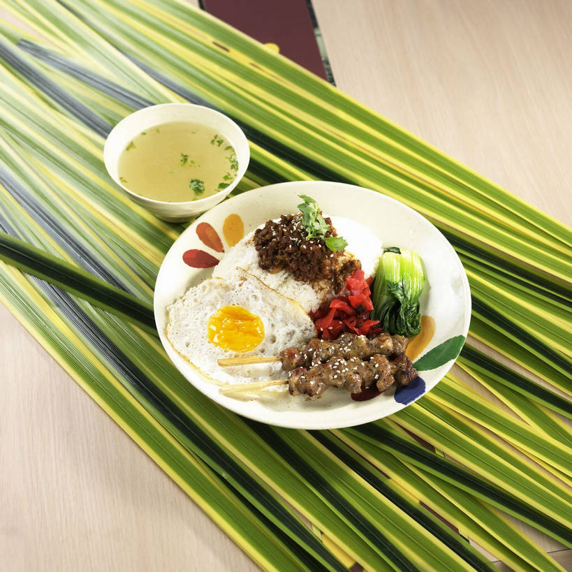 无人,方图,俯视,室内,特写,白天,烹饪,烧烤,餐桌,桌子,蔬菜,餐具,叶子,阴影,新鲜,反射,碟子,盘,影子,陶瓷,青菜,蛋,荷包蛋,鸡蛋,煎蛋,料理,食品,绿叶,陶瓷制品,烤肉,菜肴,美食,竹签,食物,两个,盘子,容器,碟,碗,嫩叶,佳肴,有机食品,绿色食品,餐台,储藏,储存,小白菜,串烧,取食签,卵,不结球白菜,煎鸡蛋,叶,叶片,彩图,高角度拍摄,鸡卵,鸡子,贮存,串烧肉,烤肉串,shjb1