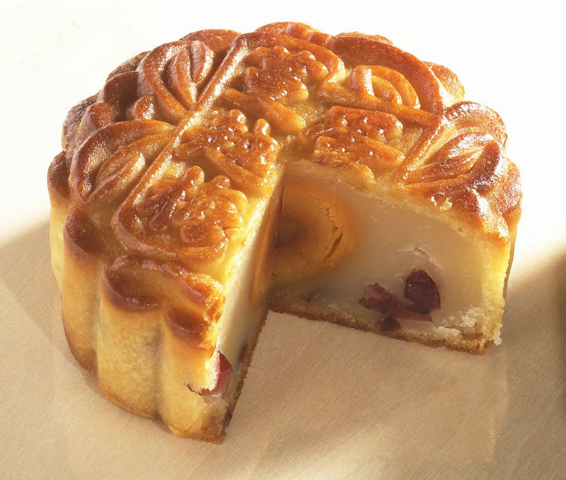 点心,月饼,无人,横图,俯视,室内,特写,白天,餐桌,桌子,中秋节,切开,阴影,节日,庆祝,反射,标志,文字,影子,字符,料理,食品,面点,文化,标识,美食,食物,糕点,一个,黄色,切,庆典,中式,汉字,单个,餐台,纪念,中文,剖面,切面,中秋,国文,华文,宫饼,胡饼,团圆饼,小饼,月团,彩图,高角度拍摄,八月会,八月节,拜月节,端正月,秋节,团圆节,月节,月夕,广式月饼,shjb1