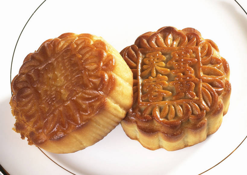 点心,月饼,无人,横图,俯视,室内,特写,白天,餐桌,桌子,餐具,中秋节,阴影,节日,庆祝,反射,标志,碟子,盘,文字,影子,字符,料理,食品,面点,文化,标识,美食,食物,糕点,两个,一个,黄色,白色,盘子,碟,庆典,中式,汉字,单个,餐台,纪念,中文,中秋,国文,华文,宫饼,胡饼,团圆饼,小饼,月团,彩图,高角度拍摄,八月会,八月节,拜月节,端正月,秋节,团圆节,月节,月夕,广式月饼,栗蓉蛋黄月饼,shjb1