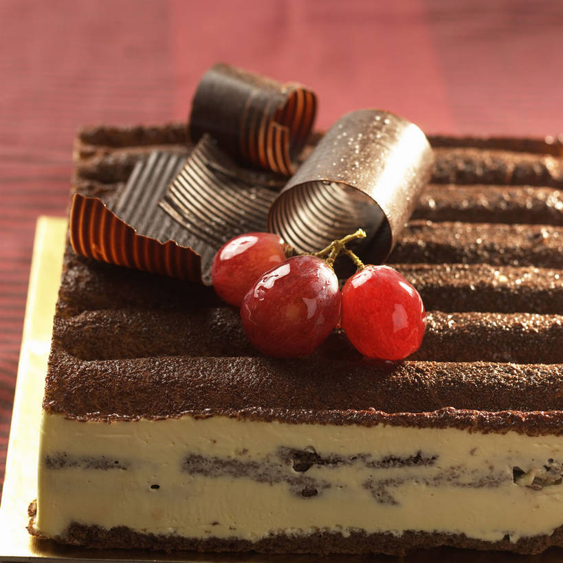 点心,无人,方图,俯视,室内,特写,白天,下午茶,餐桌,桌子,葡萄,水果,一块,阴影,新鲜,反射,布料,影子,生食,食品,糖,糖果,甜点,甜品,果实,提子,布纹,三颗,桌布,食物,糕点,红色,餐巾,台布,甜食,巧克力,有机食品,绿色食品,餐台,朱古力,山葫芦,蒲桃,草龙珠,餐桌布,彩图,高角度拍摄,蛋糕,红地球,红提,红提葡萄,晚红,shjb1