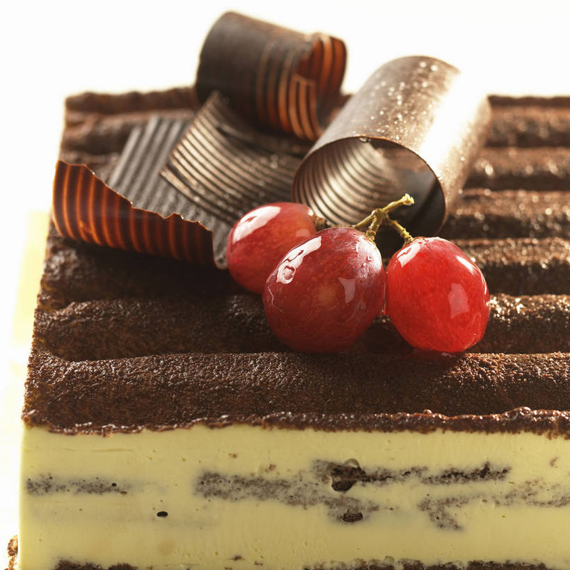 点心,无人,方图,俯视,室内,特写,白天,白色背景,下午茶,餐桌,桌子,葡萄,水果,一块,阴影,新鲜,反射,影子,生食,食品,糖,糖果,甜点,甜品,果实,提子,三颗,食物,糕点,红色,甜食,巧克力,摄影,有机食品,绿色食品,影棚,餐台,朱古力,摄影棚,山葫芦,蒲桃,草龙珠,彩图,高角度拍摄,影棚拍摄,拍摄,蛋糕,红地球,红提,红提葡萄,晚红,shjb1