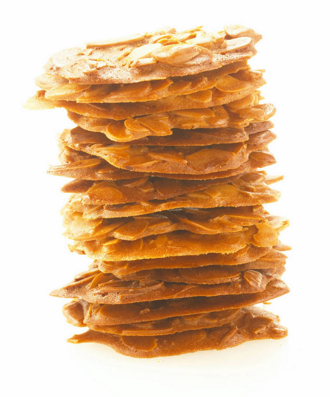 点心,无人,竖图,室内,特写,白天,白色背景,正面,餐桌,桌子,一排,许多,整齐,食品,糖,糖果,甜点,甜品,很多,食物,排列,饼干,甜食,零食,巧克力,摄影,影棚,餐台,朱古力,堆,队列,摄影棚,巧克力饼干,彩图,影棚拍摄,拍摄,杏仁巧克力饼干,shjb1