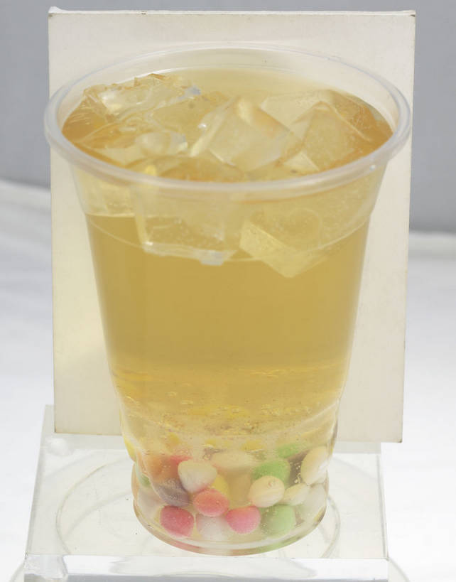 点心,无人,竖图,俯视,室内,特写,白天,餐桌,桌子,杯子,一堆,许多,堆叠,堆积,灰色背景,塑料,冰,冰块,食品,甜点,甜品,饮品,很多,一杯,冷冻,食物,饮料,容器,塑料制品,甜食,橙色,寒冷,摄影,影棚,冷藏,餐台,储藏,堆,冰冷,储存,可口,摄影棚,保鲜,适口,彩图,高角度拍摄,影棚拍摄,拍摄,贮存,粉圆,珍珠粉圆,shjb1