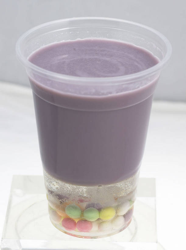 点心,无人,竖图,俯视,室内,特写,白天,餐桌,桌子,杯子,一堆,许多,堆叠,堆积,灰色背景,塑料,食品,甜点,甜品,饮品,很多,一杯,食物,饮料,紫色,容器,塑料制品,甜食,摄影,影棚,餐台,储藏,堆,储存,可口,摄影棚,适口,彩图,高角度拍摄,影棚拍摄,拍摄,贮存,粉圆,珍珠粉圆,shjb1