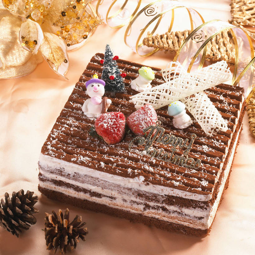 点心,无人,方图,俯视,室内,特写,白天,游戏,雪,植物,大雪,餐桌,桌子,草莓,浆果,水果,圣诞节,节日,庆祝,新鲜,装饰,英文,标志,布料,丝绸,丝带,文字,字符,字母,积雪,雪景,雪人,冬季,冬天,生食,食品,坚果,甜点,甜品,果实,圣诞树,松果,枝条,缎带,玩,布纹,文化,娱乐,标识,提拉米苏,绸带,桌布,树,树木,树枝,食物,糕点,两个,红色,绿色,自然,餐巾,台布,甜食,干果,庆典,休闲,寒冷,有机食品,绿色食品,生长,成长,餐台,活动,纪念,英文字母,华丽,修饰,点缀,松塔,发泄,消遣,智力,宣泄,衬托,美观,雅致,雅观,严寒,虬枝,枝杈,堤拉米苏,圣诞蛋糕,意大利蛋糕,洋莓,水果皇后,红莓,地莓,餐桌布,玩耍,嬉戏,彩图,高角度拍摄,蛋糕,拟人,shjb1