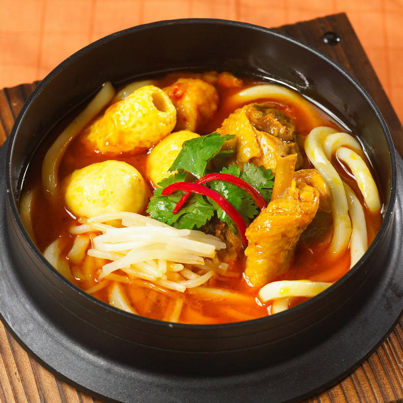 面食,面条,无人,方图,俯视,室内,特写,白天,烹饪,中餐,餐桌,桌子,辣椒,蔬菜,许多,新鲜,布料,陶瓷,香菜,面,肉,汤,料理,食品,陶瓷制品,丸子,很多,布纹,菜肴,美食,肉类,肉丸,桌布,食物,黑色,餐巾,容器,台布,碗,中式,佳肴,有机食品,绿色食品,餐台,中华料理,肉圆,储藏,储存,肉食,鱼竹轮,辣角,红海椒,大椒,辣虎,广椒,胡菜,香荽,原荽,园荽,芫荽,鱼卷,胡荽,莞荽,芫茜,芫蓿,莚葛草,莚荽菜,辣子,红辣椒,海椒,番椒,餐桌布,彩图,高角度拍摄,竹轮,贮存,shjb1