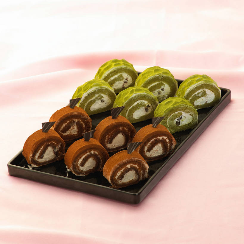 点心,无人,方图,俯视,室内,特写,白天,烹饪,下午茶,餐桌,桌子,厨具,一排,许多,整齐,并列,并排,布料,粉末,烤盘,盘,食品,果实,种子,很多,布纹,巧克力蛋糕,可可,桌布,食物,糕点,排列,一个,粉色,盘子,餐巾,台布,奶油,巧克力,粉,单个,餐台,朱古力,抹茶蛋糕,可可粉,乳制品,队列,平行,烹饪用具,可可豆,粉状,粉剂,激凌,克林姆,淇淋,可可子,烹调用具,餐桌布,烹调,彩图,高角度拍摄,蛋糕,shjb1