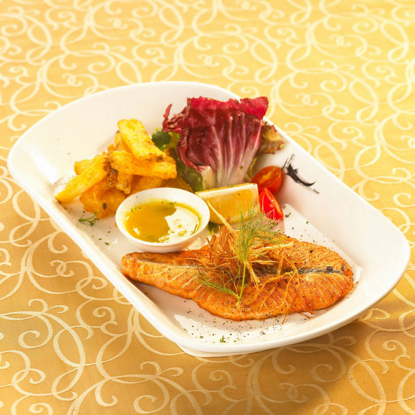 无人,方图,俯视,室内,特写,白天,烹饪,西餐,餐桌,桌子,柑橘,蔬菜,西红柿,小番茄,餐具,水果,一堆,一块,许多,堆叠,堆积,条纹,新鲜,布料,碟子,盘,陶瓷,菊苣,调料,酱料,酱汁,肉,生食,鱼肉,佐料,料理,食品,果实,苦菜,陶瓷制品,调味品,很多,调味料,布纹,蔬果,薯条,酱,菜肴,美食,肉类,桌布,食物,盘子,餐巾,碟,台布,快餐,鱼排,西式,佳肴,有机食品,绿色食品,餐台,堆,苦苣,肉食,西式快餐,垃圾食品,莳萝,洋茴香,土茴香,柑桔,小西红柿,樱桃小番茄,珍珠小番茄,橘子,桔子,樱桃番茄,圣女果,番茄,餐桌布,彩图,高角度拍摄,大红蜜橘,大红袍,红橘,黄橘,宽皮橘,咖啡草,咖啡萝卜,卡斯尼,明目菜,皱叶苦苣,shjb1