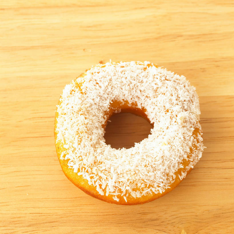 点心,面包,无人,方图,俯视,室内,特写,白天,餐桌,桌子,椰子,木制,圆形,图形,圆,食品,面点,几何,食物,糕点,一个,木制品,甜甜圈,单个,餐台,椰丝,数学,大椰,胥余,椰瓢,越王头,多纳滋面包,唐纳滋,面包圈,彩图,高角度拍摄,几何图形,平面图形,shjb1