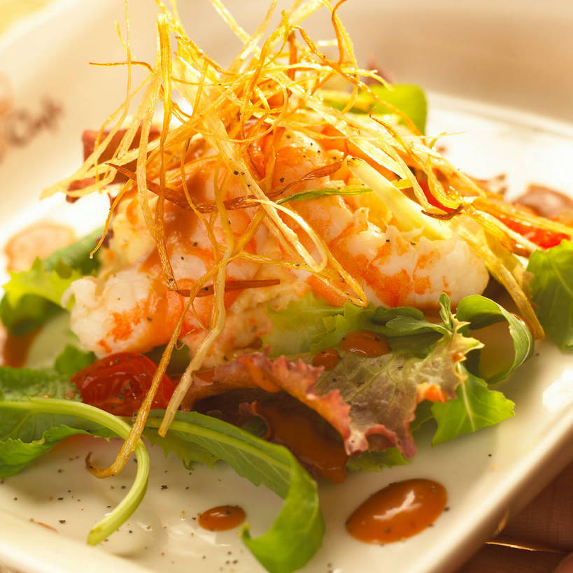 海鲜,无人,方图,俯视,室内,特写,白天,餐桌,桌子,蔬菜,西红柿,小番茄,餐具,一堆,许多,堆叠,堆积,新鲜,碟子,盘,陶瓷,肉,生食,沙拉,食品,陶瓷制品,很多,色拉,水产,沙律,肉类,食物,盘子,碟,有机食品,绿色食品,餐台,色拉酱,堆,虾肉,海产品,千岛酱,肉食,芝麻菜,德国芥菜,火箭生莱,芸芥,芝麻叶,紫花南芥,小西红柿,樱桃小番茄,珍珠小番茄,樱桃番茄,圣女果,番茄,彩图,高角度拍摄,海鲜沙拉,火箭菜,海鲜色拉,shjb1