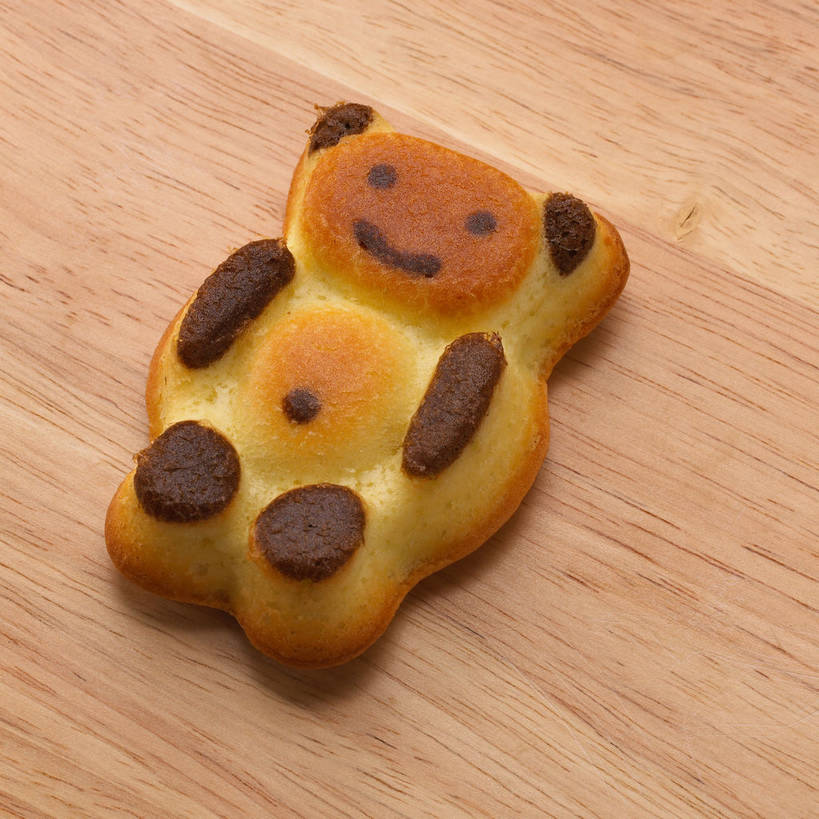 点心,无人,方图,俯视,室内,特写,白天,餐桌,桌子,熊,木制,食品,食物,一个,木制品,饼干,零食,单个,餐台,彩图,高角度拍摄,动物饼干,shjb1