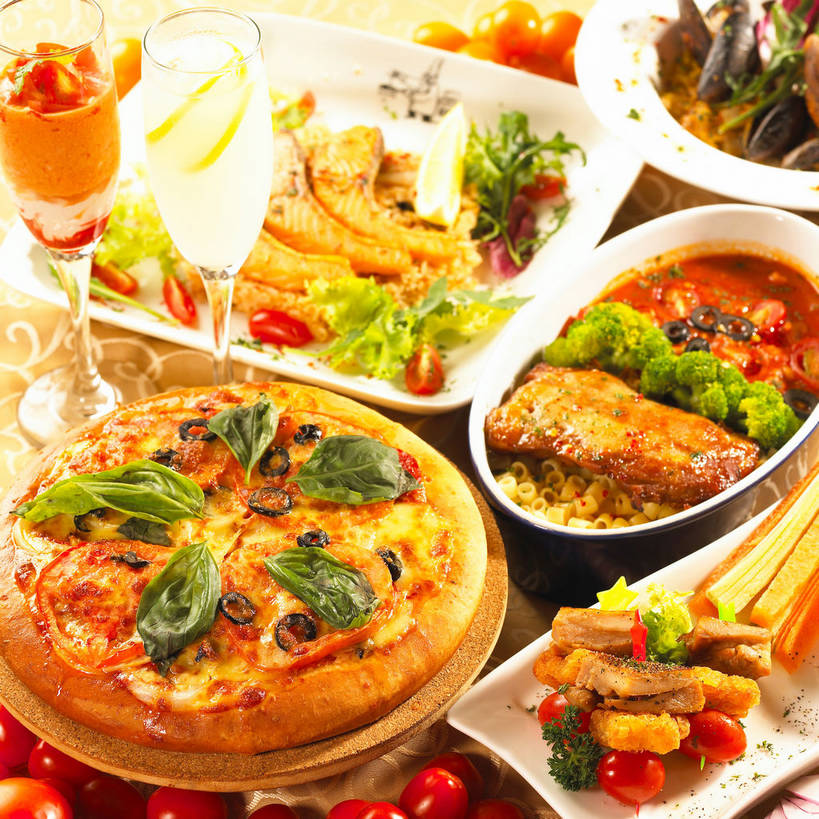 海鲜,面食,米饭,三文鱼,奶酪,通心粉,无人,方图,俯视,室内,特写,白天,西餐,植物,餐桌,桌子,鲑鱼,橄榄,柠檬,蔬菜,西红柿,小番茄,杯子,餐具,水果,一堆,许多,堆叠,堆积,新鲜,鱼,碟子,盘,陶瓷,西兰花,炒饭,调料,鸡肉,酱料,酱汁,面,茄汁,肉,生食,通心面,香料,鱼肉,佐料,干酪,起司,料理,食品,披萨,匹萨,果实,草药,陶瓷制品,饮品,饭,调味品,芝士,很多,两杯,营养,调味料,蔬果,番茄酱,鸡腿,水产,酱,肉类,鱼类,中药,海洋生物,玻璃制品,食物,饮料,两个,盘子,容器,水杯,碟,碗,香草,乳酪,西式,有机食品,绿色食品,餐台,储藏,堆,罗勒,五谷,乳制品,比萨,鸡腿肉,储存,可口,水生动物,海产品,紫苏,药材,中草药,水生物,发酵,肉食,海底动物,垃圾食品,意大利薄饼,九层塔,圣约瑟夫草,甜罗勒,兰香,中药材,本草,鲑,适口,甘蓝花,小西红柿,樱桃小番茄,珍珠小番茄,玻璃杯,益母果,青果,柠果,白榄,樱桃番茄,圣女果,番茄,彩图,高角度拍摄,绿菜花,绿花菜,青花菜,蔬菜皇冠,贮存,乳酪番茄披萨,三文鱼炒饭,shjb1