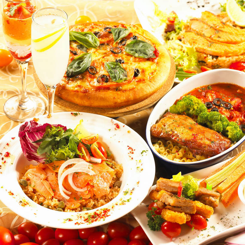 海鲜,面食,米饭,三文鱼,奶酪,通心粉,无人,方图,俯视,室内,特写,白天,西餐,植物,餐桌,桌子,鲑鱼,橄榄,柠檬,蔬菜,西红柿,小番茄,杯子,餐具,水果,一堆,许多,堆叠,堆积,新鲜,鱼,碟子,盘,陶瓷,西兰花,炒饭,调料,鸡肉,酱料,酱汁,面,茄汁,肉,生食,通心面,香料,鱼肉,佐料,干酪,起司,料理,食品,披萨,匹萨,果实,草药,陶瓷制品,饮品,饭,调味品,芝士,很多,两杯,营养,调味料,蔬果,番茄酱,鸡腿,水产,酱,肉类,鱼类,中药,海洋生物,玻璃制品,食物,饮料,两个,盘子,容器,水杯,碟,碗,香草,乳酪,西式,有机食品,绿色食品,餐台,储藏,堆,罗勒,五谷,乳制品,比萨,鸡腿肉,储存,可口,水生动物,海产品,紫苏,药材,中草药,水生物,发酵,肉食,海底动物,垃圾食品,意大利薄饼,九层塔,圣约瑟夫草,甜罗勒,兰香,中药材,本草,鲑,适口,甘蓝花,小西红柿,樱桃小番茄,珍珠小番茄,玻璃杯,益母果,青果,柠果,白榄,樱桃番茄,圣女果,番茄,彩图,高角度拍摄,绿菜花,绿花菜,青花菜,蔬菜皇冠,贮存,乳酪番茄披萨,三文鱼炒饭,shjb1