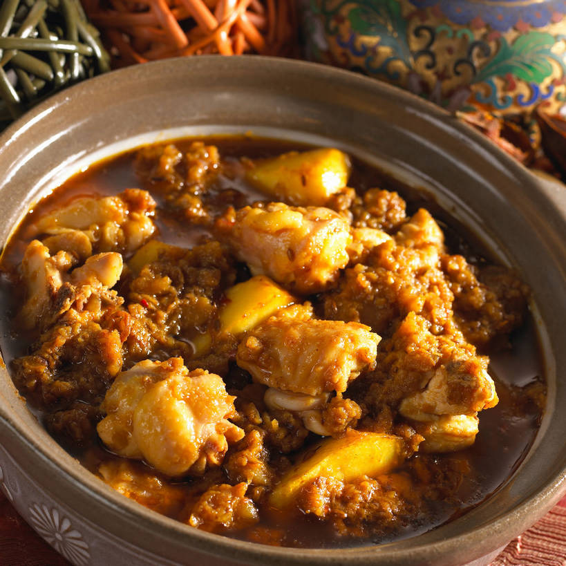 咖哩,无人,方图,俯视,室内,特写,白天,烹饪,餐桌,桌子,蔬菜,土豆,一堆,许多,堆叠,堆积,新鲜,陶瓷,调料,鸡肉,肉,料理,食品,陶瓷制品,调味品,很多,调味料,咖喱,菜肴,美食,肉类,食物,两个,容器,碗,佳肴,有机食品,绿色食品,餐台,储藏,堆,储存,肉食,咖喱鸡,咖喱鸡块,馍馍蛋,印度菜,印度料理,洋芋,山药蛋,马铃薯,彩图,高角度拍摄,贮存,shjb1