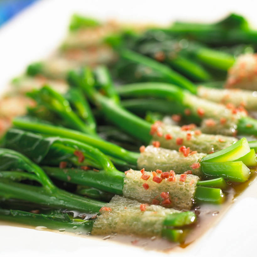 无人,方图,俯视,室内,特写,白天,烹饪,中餐,餐桌,桌子,蔬菜,餐具,一堆,许多,堆叠,堆积,朦胧,模糊,新鲜,碟子,盘,陶瓷,炒菜,调料,酱料,酱汁,肉,佐料,料理,食品,陶瓷制品,调味品,很多,调味料,猪肉,酱,芥蓝,菜肴,美食,肉类,食物,一个,白色,盘子,碟,中式,佳肴,有机食品,绿色食品,单个,餐台,中华料理,肉皮,堆,肉食,豚肉,绿叶甘蓝,猪肉皮,彩图,高角度拍摄,白花芥蓝,佛光菜,格蓝菜,隔暝仔菜,卷叶菜,清炒芥蓝,shjb1