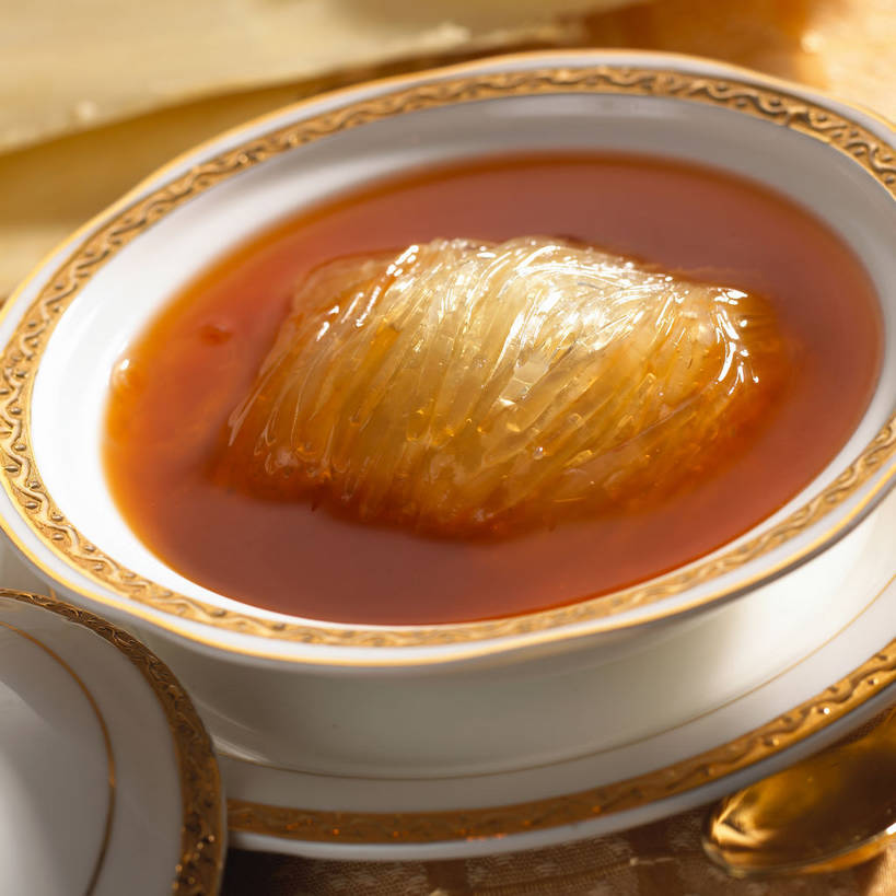 无人,方图,俯视,室内,特写,白天,烹饪,中餐,餐桌,桌子,餐具,一把,碟子,盘,勺子,陶瓷,汤,料理,食品,陶瓷制品,菜肴,美食,食物,一个,盘子,容器,调羹,碟,汤匙,碗,中式,佳肴,单个,餐台,中华料理,储藏,鱼翅,储存,鱼翅羹,湖南菜,湘菜,羹汤,鲛鲨翅,鲛鱼翅,金丝菜,沙鱼翅,鲨鱼翅,鲨鱼鳍,彩图,高角度拍摄,贮存,shjb1