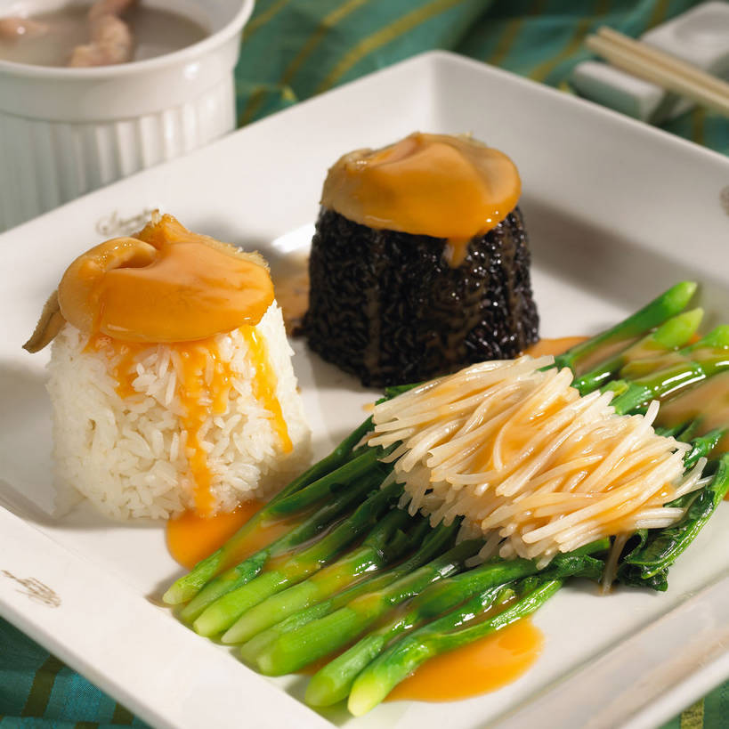 米饭,无人,方图,俯视,室内,特写,白天,烹饪,中餐,餐桌,筷子,桌子,蔬菜,餐具,一堆,一双,许多,堆叠,堆积,新鲜,碟子,盘,陶瓷,豆芽,白米,调料,谷类,谷物,酱料,酱汁,汤,佐料,料理,食品,糯米,筷架,陶瓷制品,饭,米,调味品,很多,调味料,筷枕,文化,传统,大米,酱,芥蓝,菜肴,美食,食物,白色,盘子,容器,碟,碗,中式,佳肴,有机食品,绿色食品,餐台,中华料理,储藏,堆,礼节,筷子架,五谷,储存,礼仪,豆芽菜,芽苗菜,江米,绿叶甘蓝,补血,益气,进餐用具,彩图,高角度拍摄,白花芥蓝,佛光菜,格蓝菜,隔暝仔菜,卷叶菜,贮存,接骨糯,紫米,紫糯米,shjb1