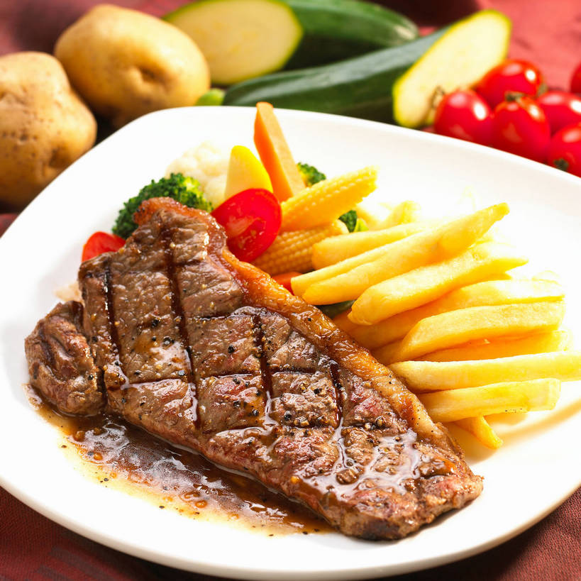 无人,方图,俯视,室内,特写,白天,烹饪,西餐,玉米,餐桌,桌子,萝卜,胡萝卜,黄瓜,蔬菜,土豆,西红柿,小番茄,餐具,一块,新鲜,棒子,碟子,盘,陶瓷,西兰花,玉蜀黍,调料,调味,肉,香料,佐料,牛排,牛肉,料理,食品,陶瓷制品,黑胡椒,调味品,调味料,薯条,菜肴,美食,肉类,食物,一个,红色,白色,盘子,碟,快餐,西式,佳肴,有机食品,绿色食品,单个,餐台,苞米,配料,苞芦,黄萝卜,番萝卜,肉食,西式快餐,垃圾食品,苞谷,馍馍蛋,作料,包谷,大蜀黍,番麦,薏米包,玉高粱,玉麦,珍珠米,小玉米,甘蓝花,小西红柿,樱桃小番茄,珍珠小番茄,玉米笋,樱桃番茄,洋芋,圣女果,山药蛋,青瓜,马铃薯,胡椒,胡瓜,红萝卜,甘荀,番茄,彩图,高角度拍摄,丁香萝卜,胡芦菔金,金笋,绿菜花,绿花菜,青花菜,蔬菜皇冠,shjb1