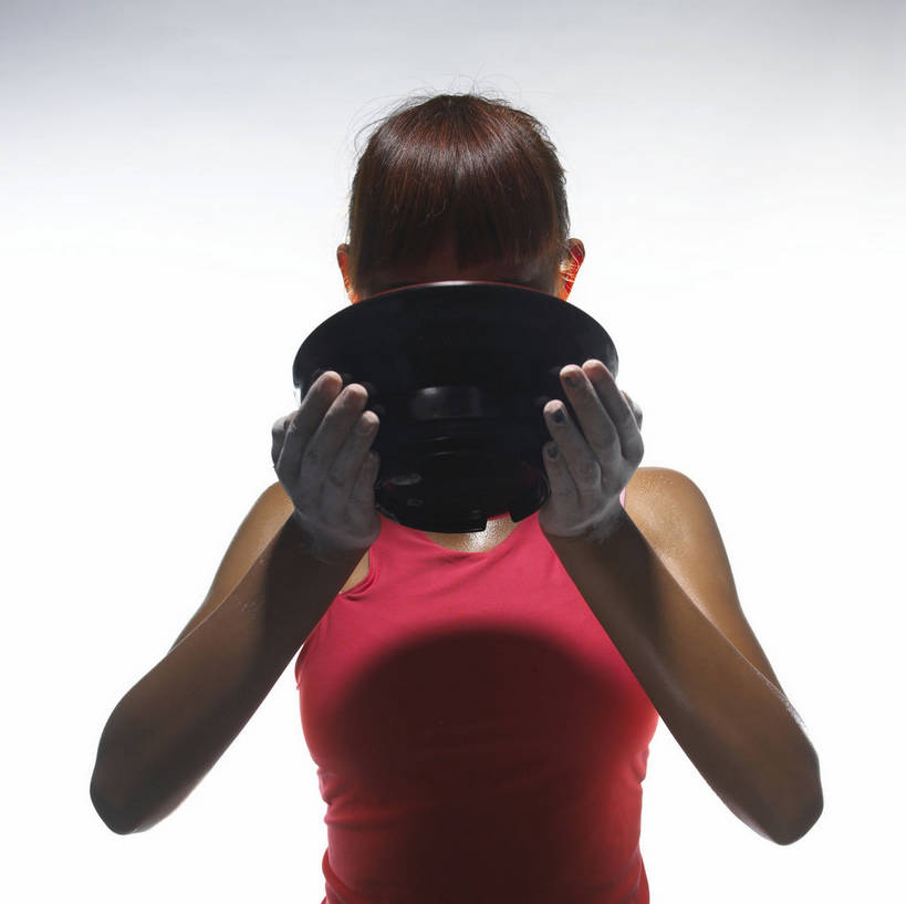 东方人,手,一个人,运动员,站,捧,横图,室内,白天,白色背景,正面,亚洲,双手,仅一个年轻女性,仅一个女性,仅一个人,阴影,服装,反射,背心,粉末,液体,影子,陶瓷,陶瓷制品,黄种人,一个,衣服,粉色,黑色,容器,碗,站着,手部,粉,遮,遮掩,摄影,服饰,影棚,汗水,潮湿,单个,储藏,掩盖,遮挡,衣着,储存,穿着,摄影棚,防滑,碳酸镁,遮盖,掩饰,湿润,粉状,粉剂,衣饰,汗液,年轻女性,女人,女性,亚洲人,体育运动员,运动选手,端,端着,捧着,手捧,站立,半身,彩图,影棚拍摄,拍摄,吸汗,运动镁粉,防滑镁粉,防滑粉,贮存,shjb1