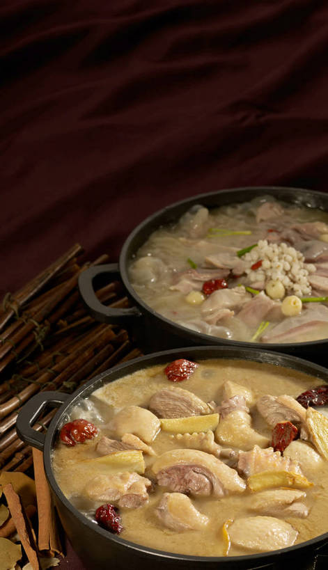 内脏,无人,竖图,俯视,室内,特写,白天,烹饪,中餐,植物,餐桌,桌子,厨具,一堆,许多,阴影,堆叠,堆积,反射,锅子,石锅,影子,莲子,调味,鸡肉,肉,香料,佐料,料理,食品,茎,果实,草药,药草,肉桂,很多,锅,猪肉,猪肚,菜肴,美食,肉类,中药,食物,两个,黄色,红色,黑色,中式,枣,红枣,佳肴,餐台,锅具,中华料理,堆,枸杞子,枸杞,配料,草本,枣子,药材,中草药,肉食,桂皮,薏米,烹饪用具,月桂叶,香叶,豚肉,中药材,本草,薏仁,作料,官桂,牡桂,筒桂,香桂,玉桂,莲米,莲肉,莲实,天竺桂,香桂叶,桂叶,苡米,苡仁,薏苡仁,苟起子,枸杞豆,枸杞果,血杞子,米仁,大枣,月桂,肚子,烹调用具,烹调,彩图,高角度拍摄,shjb1,大枣炖鸡