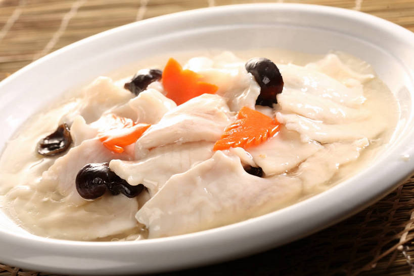 无人,横图,俯视,室内,特写,白天,烹饪,中餐,餐桌,桌子,萝卜,胡萝卜,蔬菜,阴影,竹制,新鲜,反射,鱼,影子,陶瓷,竹席,菌菇,肉,鱼肉,料理,食品,陶瓷制品,菌类,水产,木耳,菜肴,美食,肉类,鱼类,食物,一个,白色,黑色,容器,碗,橙色,中式,食用菌,佳肴,有机食品,绿色食品,单个,餐台,中华料理,储藏,黑木耳,竹制品,真菌,储存,水生动物,黄萝卜,番萝卜,水生物,肉食,乌鱼,黑鱼,蛇头鱼,乌鳢,光木耳,红萝卜,甘荀,彩图,高角度拍摄,丁香萝卜,胡芦菔金,淡水生物,金笋,河鲜,贮存,shjb1,木耳黑鱼片