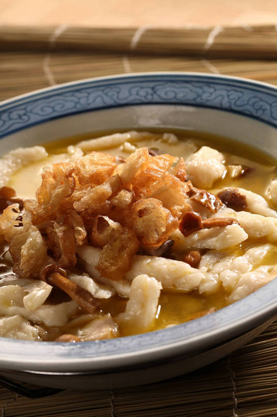 点心,面食,无人,竖图,俯视,室内,特写,白天,烹饪,中餐,早餐,餐桌,桌子,蔬菜,阴影,竹制,新鲜,反射,影子,陶瓷,竹席,花菜,花椰菜,菌菇,油炸,料理,食品,陶瓷制品,菌类,菜肴,美食,菜花,食物,一个,容器,碗,中式,早点,食用菌,麻花,佳肴,有机食品,绿色食品,单个,餐台,中华料理,储藏,油条,椰菜花,竹制品,真菌,储存,彩图,高角度拍摄,早饭,油果子,油馍,油炸果,油炸桧,贮存,shjb1