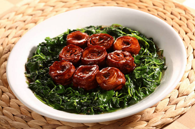 内脏,肠,无人,横图,俯视,室内,特写,白天,烹饪,中餐,餐桌,桌子,蔬菜,叶子,一排,许多,阴影,新鲜,整齐,并列,并排,反射,影子,陶瓷,料理,食品,绿叶,陶瓷制品,很多,猪大肠,菜肴,美食,食物,排列,一个,红色,白色,容器,碗,中式,嫩叶,佳肴,有机食品,绿色食品,单个,餐台,中华料理,储藏,储存,队列,肠子,平行,苜蓿,金花菜,叶,叶片,彩图,高角度拍摄,猪肠,鲁菜,贮存,山东菜,shjb1,九转大肠,草头