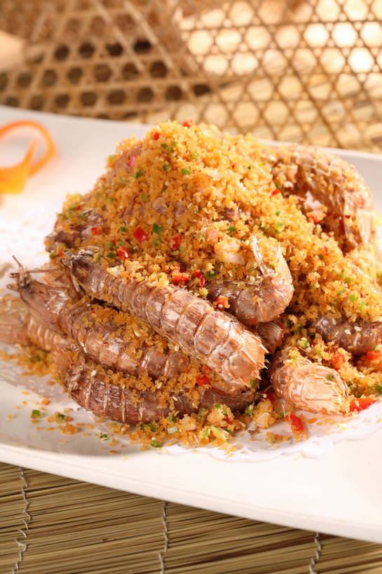 海鲜,无人,竖图,俯视,室内,特写,白天,烹饪,中餐,餐桌,桌子,餐具,一堆,阴影,堆叠,堆积,朦胧,模糊,反射,碟子,盘,影子,肉,虾,料理,食品,水产,菜肴,美食,肉类,海洋生物,食物,一个,白色,盘子,碟,中式,佳肴,单个,餐台,中华料理,堆,虾肉,水生动物,海产品,川菜,水生物,肉食,海底动物,琵琶虾,四川菜,彩图,高角度拍摄,东方虾蛄,赖尿虾,爬虾,皮皮虾,螳螂虾,虾公驼子,虾蛄,虾虎,虾耙子,shjb1,富贵虾,椒盐濑尿虾