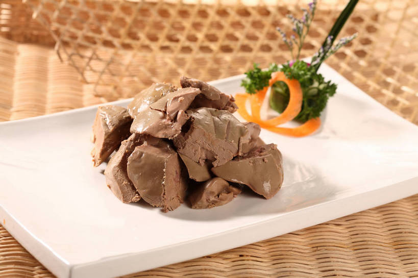 内脏,肝脏,无人,交叉,横图,俯视,室内,特写,白天,烹饪,西餐,餐桌,桌子,竹子,芹菜,蔬菜,餐具,叶子,一堆,阴影,堆叠,堆积,竹制,朦胧,模糊,新鲜,盛开,编织,反射,碟子,盘,影子,料理,食品,绿叶,花蕾,菜肴,美食,花,花瓣,花朵,鲜花,食物,一个,白色,盘子,碟,花苞,花蕊,嫩叶,西式,佳肴,有机食品,绿色食品,荷兰芹,欧芹,香芹,单个,餐台,竹条,堆,交织,配菜,竹制品,法香,巴西利,洋香菜,洋芫荽,法国香菜,旱芹菜,番荽,穿插,鹅肝,肝,叶,叶片,彩图,高角度拍摄,鹅肥肝,法国菜,shjb1