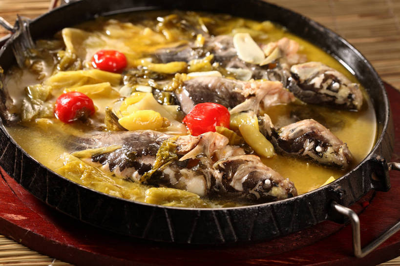 无人,横图,俯视,室内,特写,白天,烹饪,中餐,餐桌,桌子,辣椒,蔬菜,厨具,金属制品,阴影,竹制,新鲜,反射,金属,木制,锅子,影子,竹席,大白菜,肉,鱼肉,料理,食品,案板,锅,白菜,酸菜,菜肴,美食,肉类,砧板,食物,一个,红色,木制品,中式,佳肴,有机食品,绿色食品,单个,餐台,锅具,中华料理,酸菜鱼,竹制品,川菜,肉食,烹饪用具,辣角,红海椒,大椒,辣虎,广椒,结球白菜,胶菜,四川菜,烹调用具,辣子,红辣椒,海椒,番椒,烹调,彩图,高角度拍摄,黄芽白,shjb1