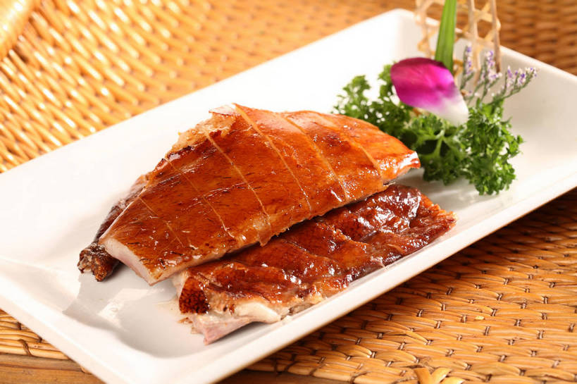 无人,交叉,横图,俯视,室内,特写,白天,烹饪,中餐,餐桌,桌子,竹子,芹菜,蔬菜,餐具,叶子,一排,切开,阴影,竹制,新鲜,整齐,盛开,编织,反射,碟子,盘,影子,肉,料理,食品,绿叶,花蕾,鸭肉,菜肴,美食,肉类,花,花瓣,花朵,鲜花,食物,排列,一个,白色,盘子,碟,花苞,花蕊,切,中式,嫩叶,佳肴,有机食品,绿色食品,荷兰芹,欧芹,香芹,单个,餐台,中华料理,竹条,交织,配菜,竹制品,队列,剖面,肉食,酱鸭,切面,法香,巴西利,洋香菜,洋芫荽,法国香菜,旱芹菜,番荽,穿插,叶,叶片,彩图,高角度拍摄,shjb1