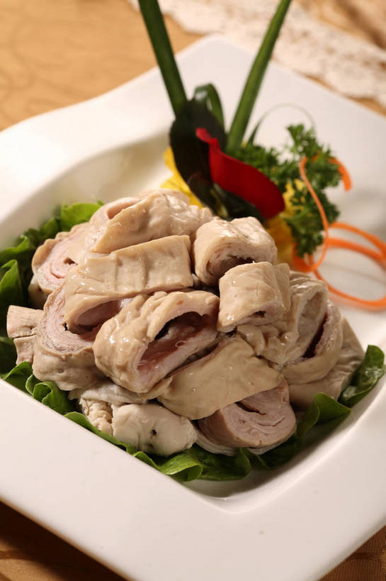 内脏,肠,无人,竖图,俯视,室内,特写,白天,烹饪,中餐,餐桌,桌子,芹菜,蔬菜,餐具,叶子,阴影,新鲜,盛开,反射,布料,碟子,盘,影子,料理,食品,绿叶,花蕾,布纹,猪大肠,菜肴,美食,桌布,花,花瓣,花朵,鲜花,食物,一个,白色,盘子,餐巾,碟,台布,花苞,花蕊,中式,嫩叶,佳肴,有机食品,绿色食品,荷兰芹,欧芹,香芹,单个,餐台,中华料理,配菜,清蒸,肠子,法香,巴西利,洋香菜,洋芫荽,法国香菜,旱芹菜,番荽,叶,叶片,餐桌布,彩图,高角度拍摄,猪肠,清蒸菜,shjb1,清蒸肥肠