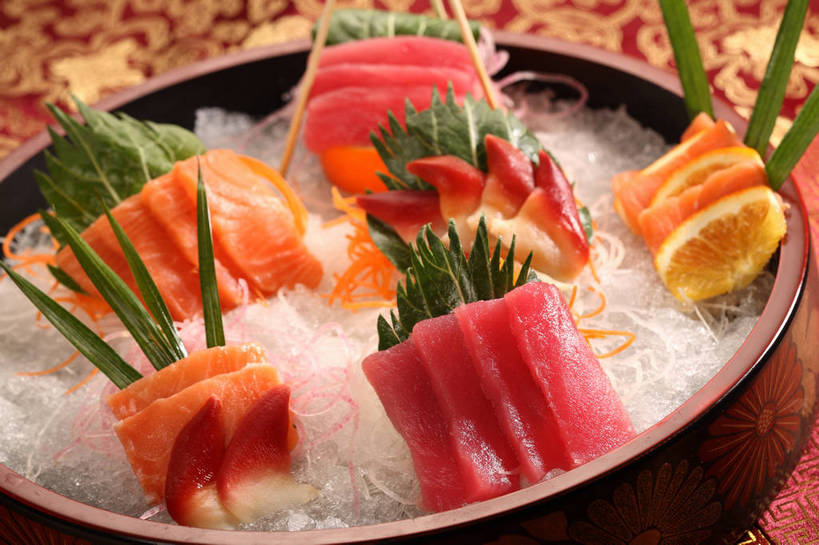 海鲜,三文鱼,无人,横图,俯视,室内,特写,白天,烹饪,餐桌,桌子,鲑鱼,柠檬,水果,叶子,切开,阴影,新鲜,反射,鱼,布料,影子,陶瓷,冰,肉,生食,鱼肉,日本料理,冰块,料理,食品,果实,绿叶,陶瓷制品,鲔鱼,布纹,冷冻,水产,金枪鱼,菜肴,美食,肉类,鱼类,海洋生物,桌布,食物,一个,餐巾,容器,台布,碗,日式料理,切,日式,嫩叶,寒冷,佳肴,有机食品,绿色食品,冷藏,单个,餐台,储藏,配菜,吞拿鱼,冰冷,储存,水生动物,海产品,水生物,剖面,肉食,海底动物,北极贝,切面,鲑,保鲜,叶,叶片,益母果,柠果,餐桌布,彩图,高角度拍摄,贮存,刺身,鲔鱼刺身,shjb1,海鲜刺身,北极贝刺身