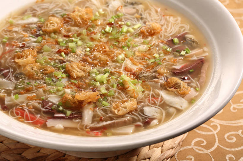 点心,面食,豆腐,无人,横图,俯视,室内,特写,白天,烹饪,中餐,早餐,餐桌,桌子,蔬菜,阴影,新鲜,反射,血,布料,影子,陶瓷,葱,青葱,油炸,料理,食品,陶瓷制品,布纹,豆腐干,菜肴,美食,桌布,食物,一个,白色,餐巾,容器,台布,碗,中式,血液,早点,麻花,佳肴,有机食品,绿色食品,单个,餐台,中华料理,储藏,油条,豆干,豆制品,储存,干丝,鸭血,餐桌布,彩图,高角度拍摄,早饭,油果子,油馍,油炸果,油炸桧,干子,素火腿,贮存,shjb1