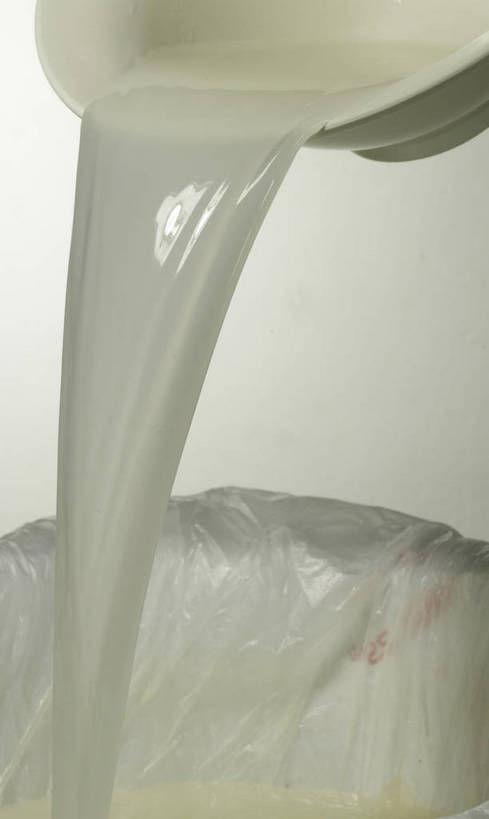 无人,竖图,室内,特写,白天,正面,烹饪,倒,阴影,反射,影子,陶瓷,汤,料理,食品,陶瓷制品,清汤,菜肴,美食,食物,一个,容器,碗,佳肴,单个,储藏,储存,高汤,羹汤,彩图,贮存,上汤,shjb1