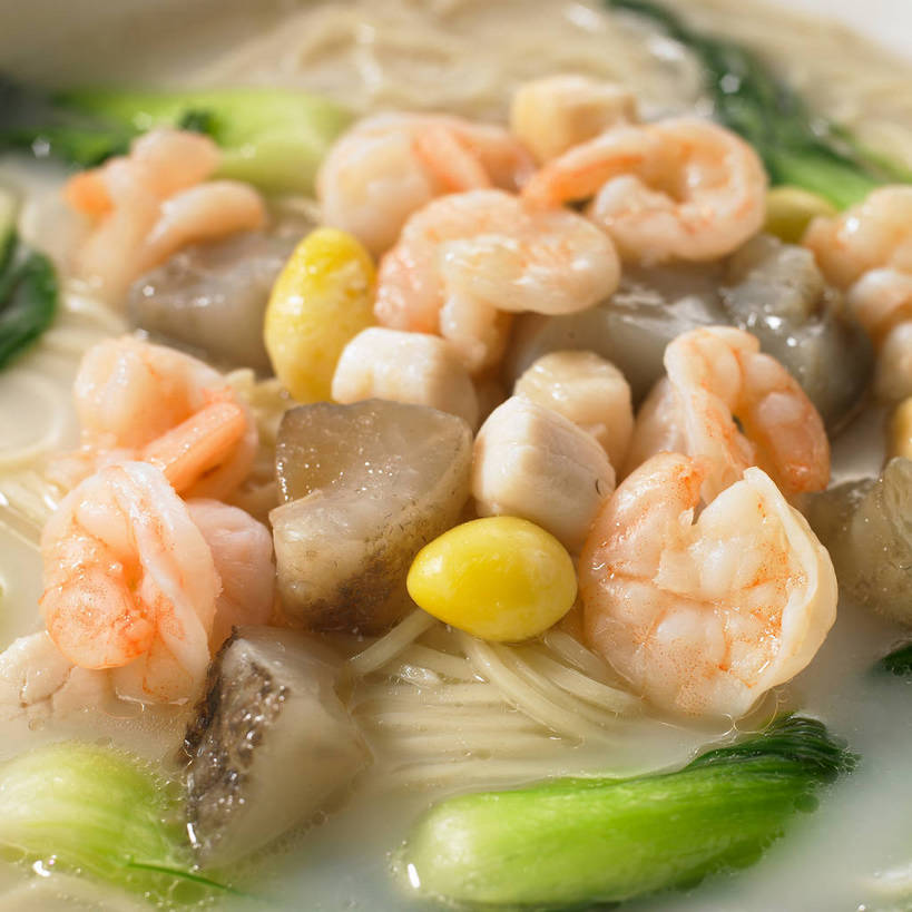 海鲜,面食,面条,无人,横图,俯视,室内,特写,白天,烹饪,蔬菜,阴影,朦胧,模糊,新鲜,反射,影子,陶瓷,青菜,干贝,面,肉,虾仁,料理,食品,坚果,陶瓷制品,海鲜面,水产,菜肴,美食,肉类,海洋生物,食物,一个,容器,碗,干果,佳肴,有机食品,绿色食品,单个,储藏,虾肉,储存,水生动物,汤面,海产品,小白菜,水生物,肉食,海底动物,干瑶柱,江珧柱,江瑶柱,马甲柱,蜜丁,瑶柱,玉珧柱,不结球白菜,银杏,白果,彩图,高角度拍摄,贮存,shjb1