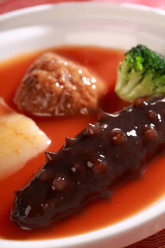 海鲜,无人,竖图,俯视,室内,特写,白天,烹饪,中餐,餐桌,桌子,蔬菜,阴影,新鲜,反射,影子,陶瓷,西兰花,肉,料理,食品,陶瓷制品,丸子,水产,菜肴,美食,肉类,肉丸,海洋生物,食物,一个,绿色,白色,容器,碗,中式,佳肴,有机食品,绿色食品,单个,餐台,中华料理,肉圆,储藏,海参,储存,水生动物,海产品,水生物,棘皮动物,肉食,海底动物,甘蓝花,彩图,高角度拍摄,绿菜花,绿花菜,青花菜,蔬菜皇冠,贮存,shjb1