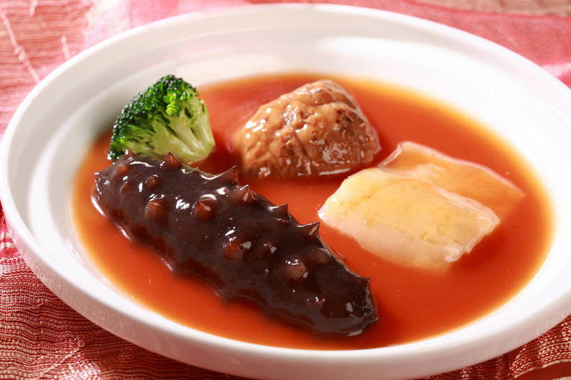 海鲜,无人,横图,俯视,室内,特写,白天,烹饪,中餐,餐桌,桌子,蔬菜,阴影,新鲜,反射,影子,陶瓷,西兰花,肉,料理,食品,陶瓷制品,丸子,水产,菜肴,美食,肉类,肉丸,海洋生物,食物,一个,绿色,白色,容器,碗,中式,佳肴,有机食品,绿色食品,单个,餐台,中华料理,肉圆,储藏,海参,储存,水生动物,海产品,水生物,棘皮动物,肉食,海底动物,甘蓝花,彩图,高角度拍摄,绿菜花,绿花菜,青花菜,蔬菜皇冠,贮存,shjb1